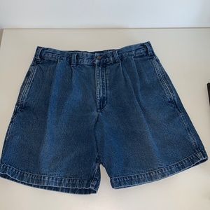 Y2K vintage Levi’s Dockers 100% cotton pleated jean shorts. Size 32